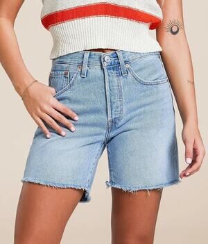 Levi’s Mid-Thigh High Rise Denim Shorts Size 32